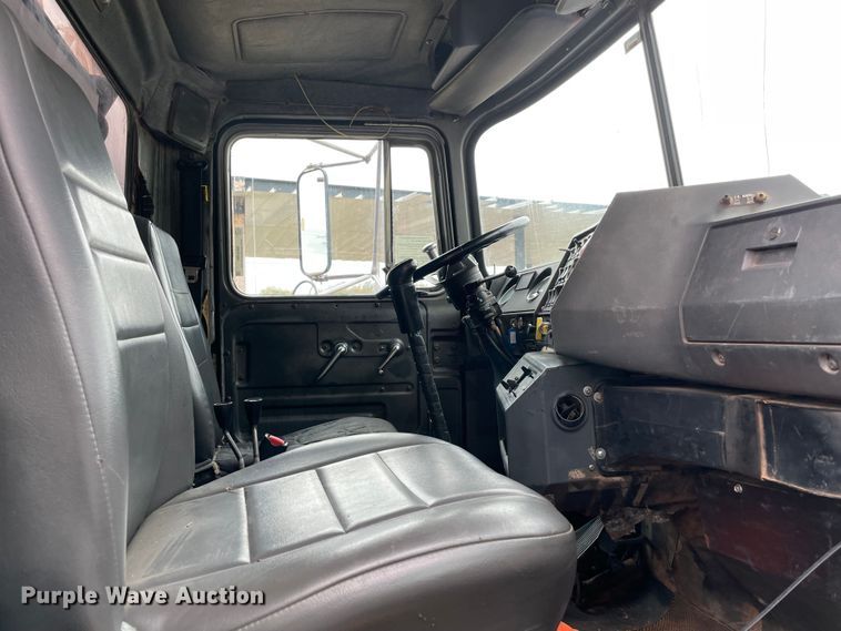 image for item MR9496 2003 Mack RD688S  roll-off container truck