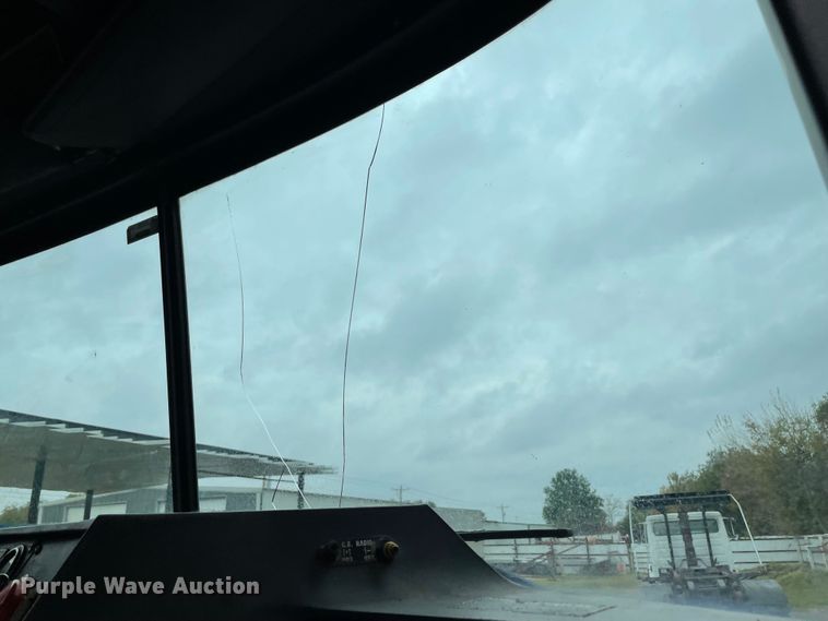 image for item MR9496 2003 Mack RD688S  roll-off container truck