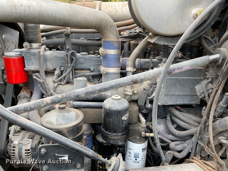 image for item MR9496 2003 Mack RD688S  roll-off container truck