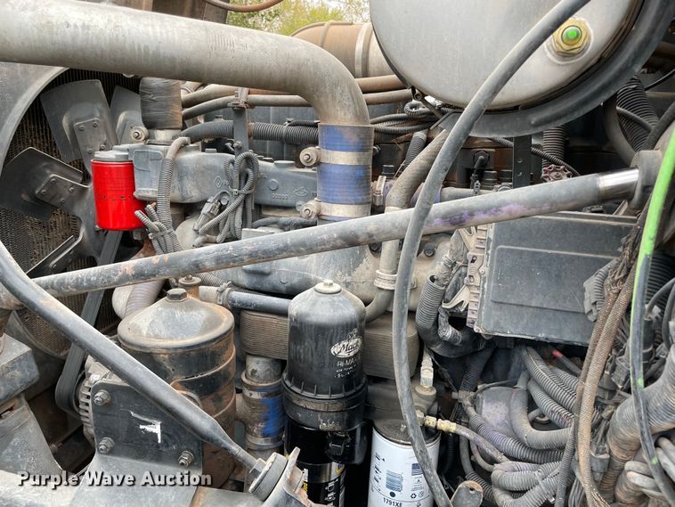 image for item MR9496 2003 Mack RD688S  roll-off container truck