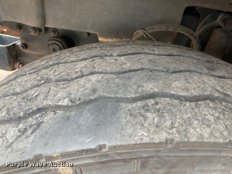 image for item MR9496 2003 Mack RD688S  roll-off container truck