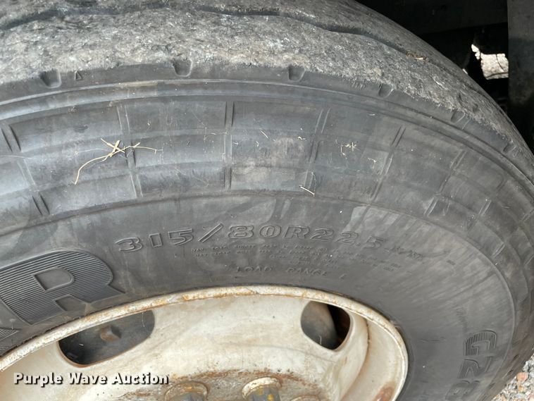 image for item MR9496 2003 Mack RD688S  roll-off container truck