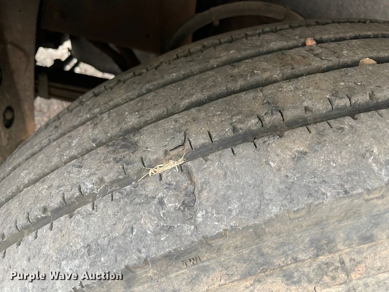 image for item MR9496 2003 Mack RD688S  roll-off container truck