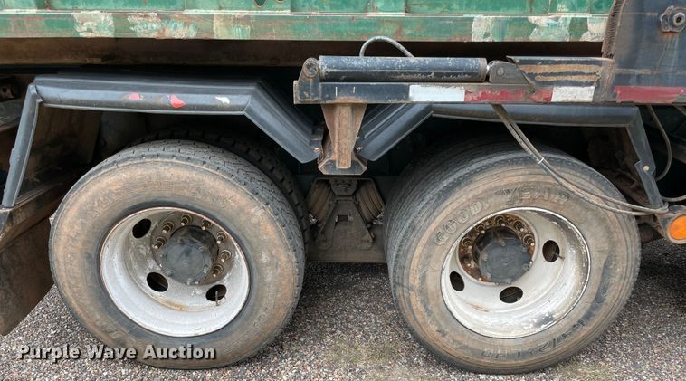 image for item MR9496 2003 Mack RD688S  roll-off container truck