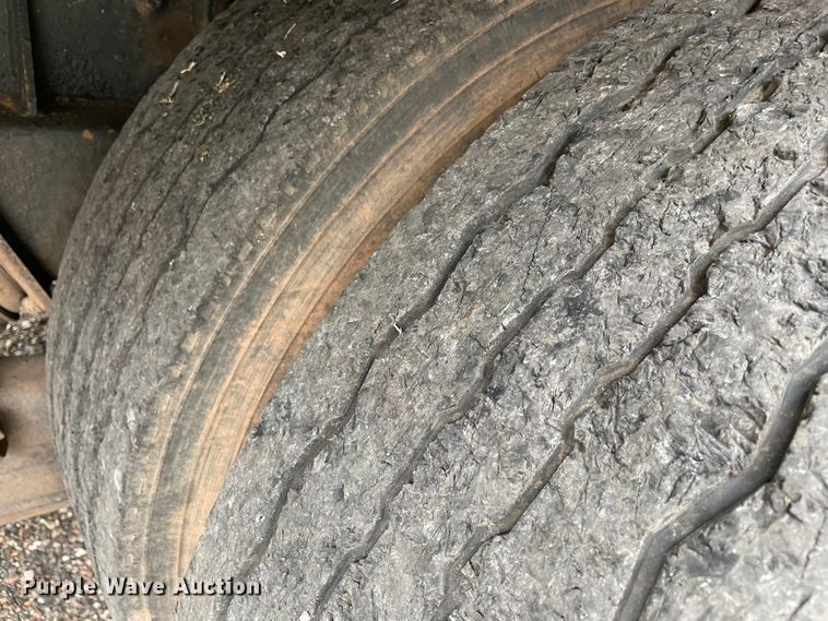 image for item MR9496 2003 Mack RD688S  roll-off container truck