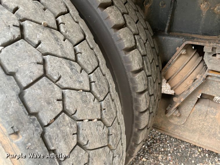 image for item MR9496 2003 Mack RD688S  roll-off container truck