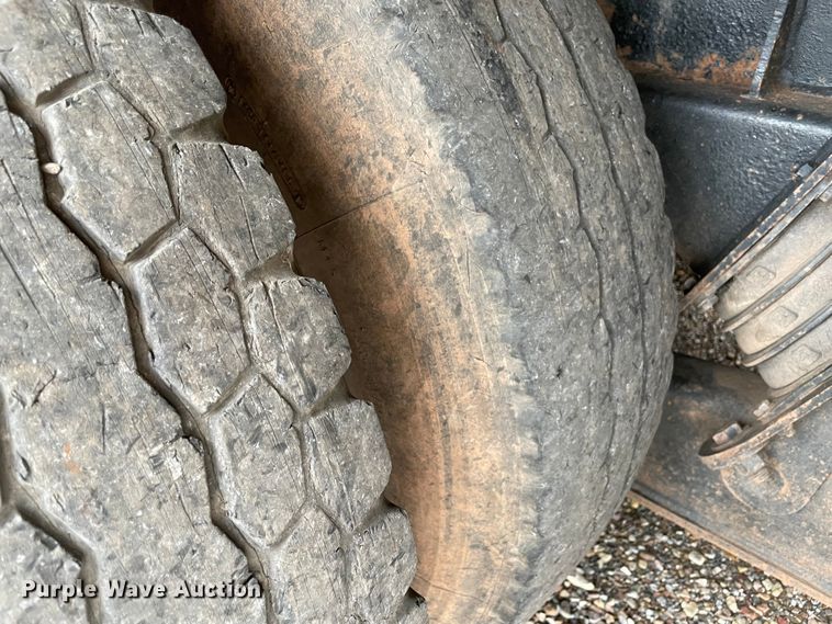 image for item MR9496 2003 Mack RD688S  roll-off container truck