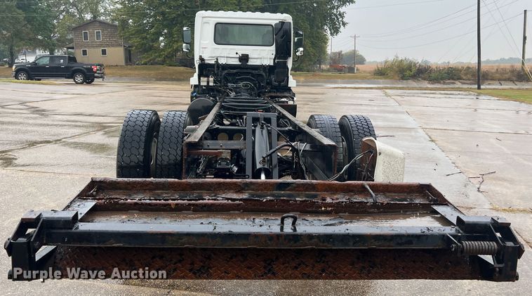 image for item MR9961 2012 UD Nissan UD2600  truck cab and chassis