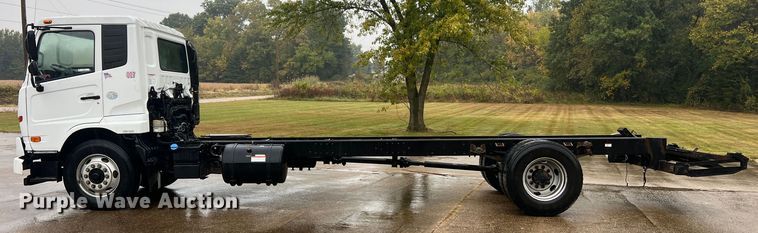 image for item MR9961 2012 UD Nissan UD2600  truck cab and chassis