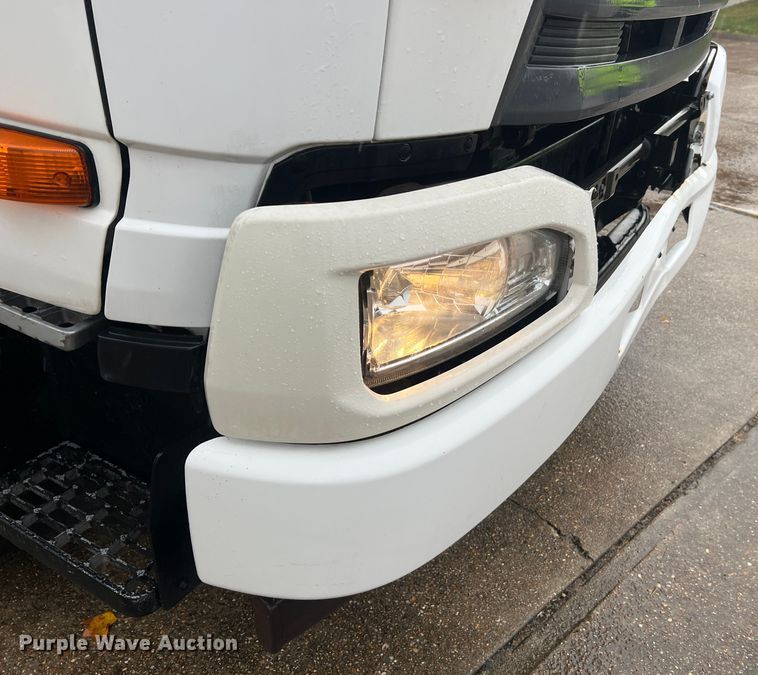 image for item MR9961 2012 UD Nissan UD2600  truck cab and chassis