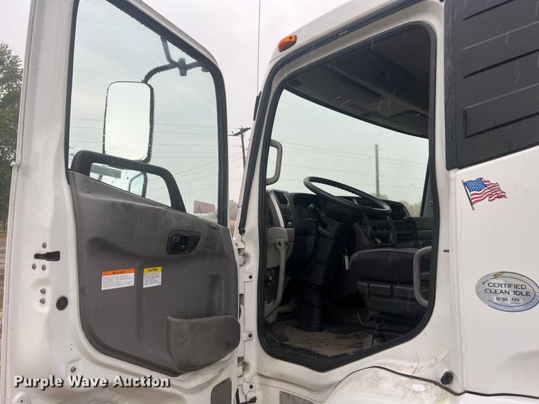 image for item MR9961 2012 UD Nissan UD2600  truck cab and chassis