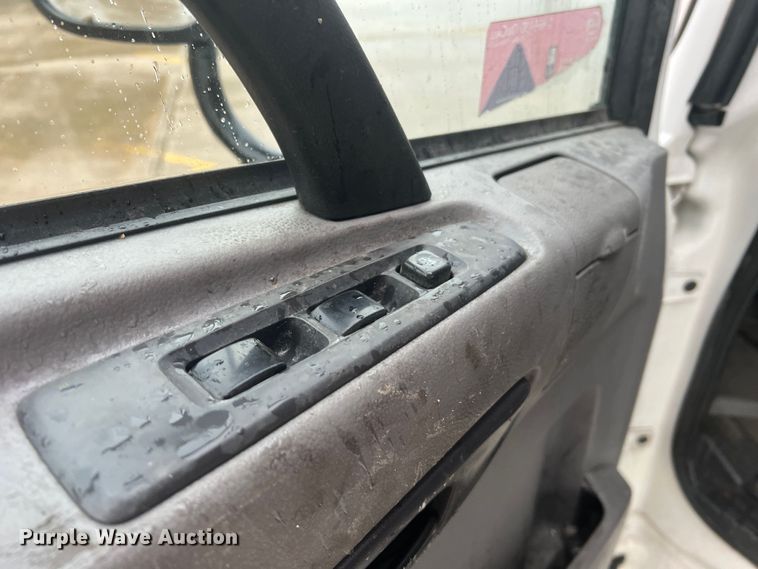 image for item MR9961 2012 UD Nissan UD2600  truck cab and chassis