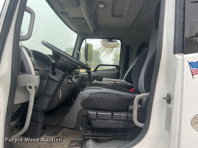 image for item MR9961 2012 UD Nissan UD2600  truck cab and chassis