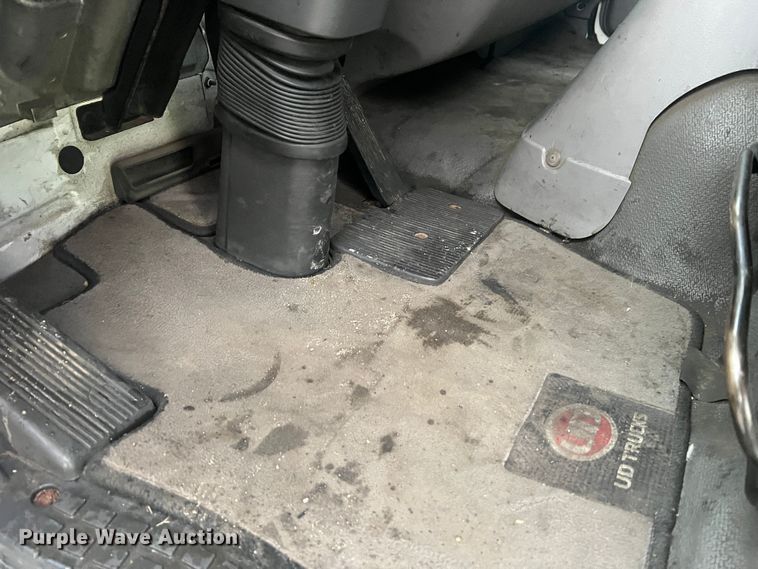 image for item MR9961 2012 UD Nissan UD2600  truck cab and chassis