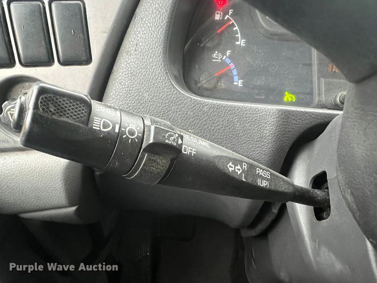 image for item MR9961 2012 UD Nissan UD2600  truck cab and chassis