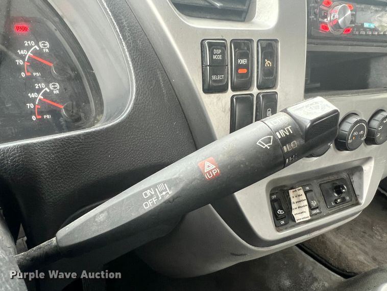 image for item MR9961 2012 UD Nissan UD2600  truck cab and chassis