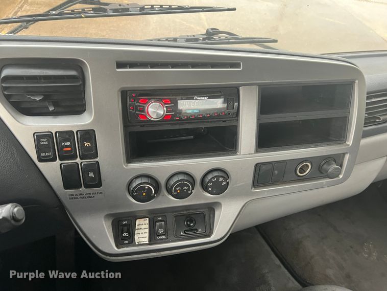 image for item MR9961 2012 UD Nissan UD2600  truck cab and chassis