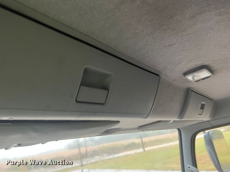 image for item MR9961 2012 UD Nissan UD2600  truck cab and chassis