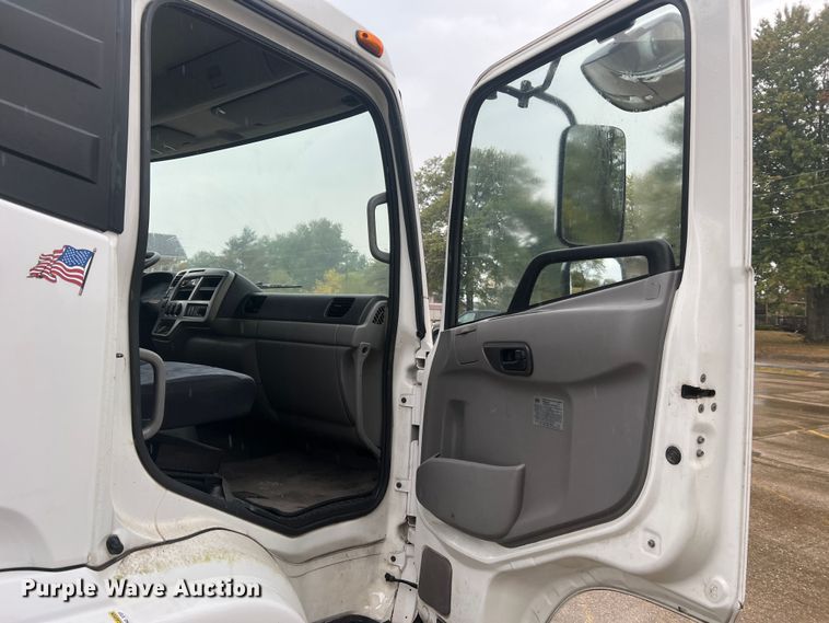 image for item MR9961 2012 UD Nissan UD2600  truck cab and chassis