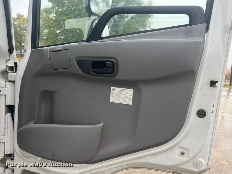 image for item MR9961 2012 UD Nissan UD2600  truck cab and chassis