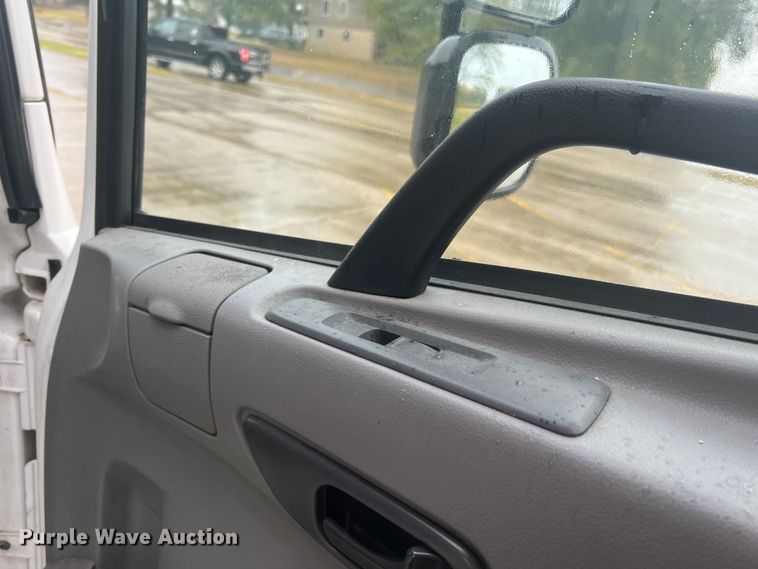 image for item MR9961 2012 UD Nissan UD2600  truck cab and chassis