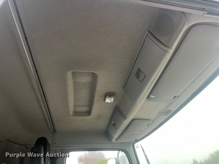 image for item MR9961 2012 UD Nissan UD2600  truck cab and chassis