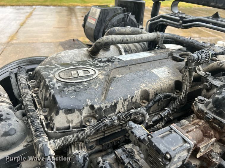 image for item MR9961 2012 UD Nissan UD2600  truck cab and chassis