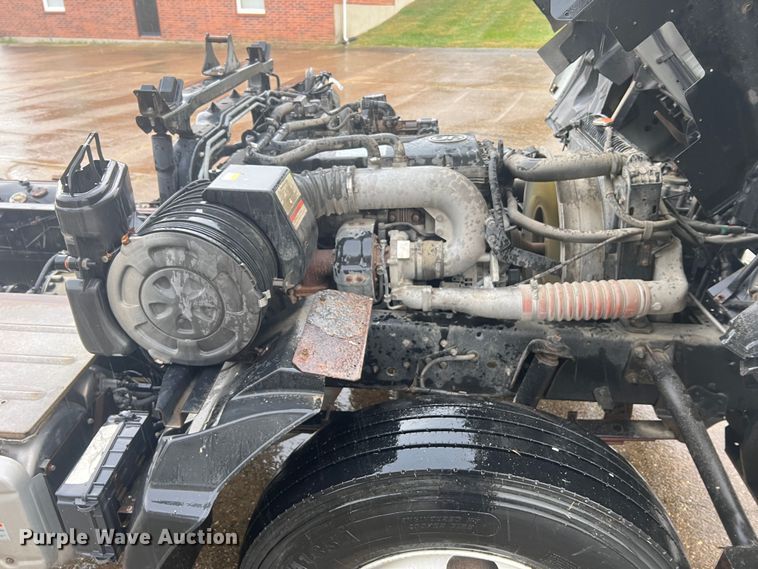 image for item MR9961 2012 UD Nissan UD2600  truck cab and chassis