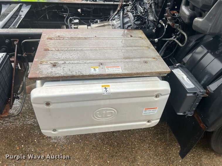 image for item MR9961 2012 UD Nissan UD2600  truck cab and chassis