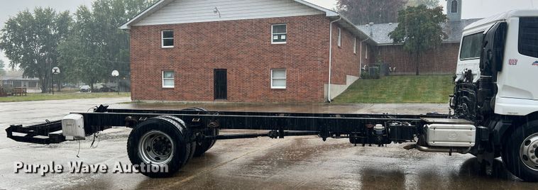 image for item MR9961 2012 UD Nissan UD2600  truck cab and chassis