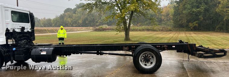 image for item MR9961 2012 UD Nissan UD2600  truck cab and chassis