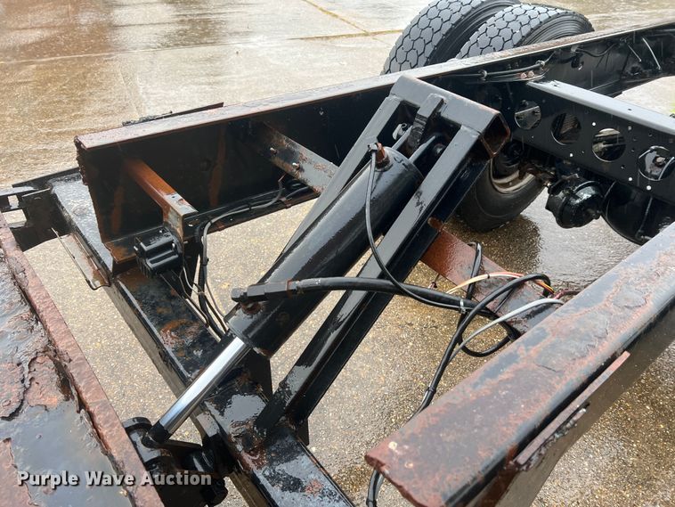 image for item MR9961 2012 UD Nissan UD2600  truck cab and chassis