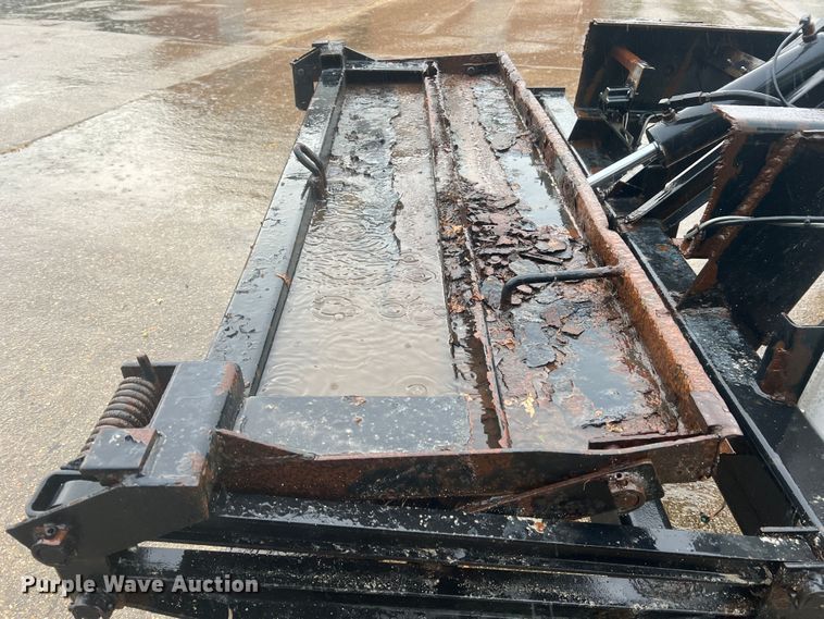 image for item MR9961 2012 UD Nissan UD2600  truck cab and chassis