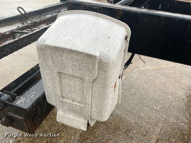 image for item MR9961 2012 UD Nissan UD2600  truck cab and chassis