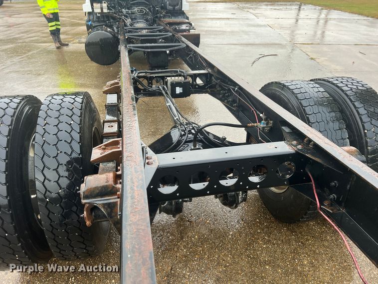 image for item MR9961 2012 UD Nissan UD2600  truck cab and chassis