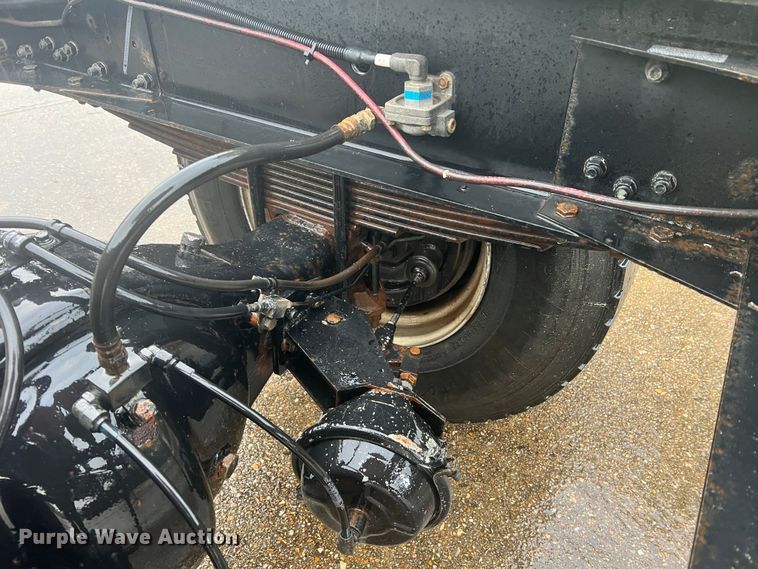 image for item MR9961 2012 UD Nissan UD2600  truck cab and chassis