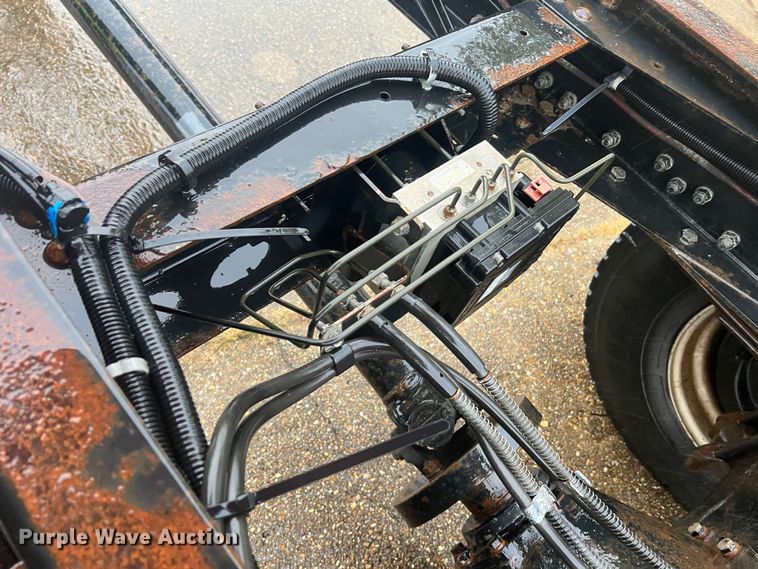 image for item MR9961 2012 UD Nissan UD2600  truck cab and chassis