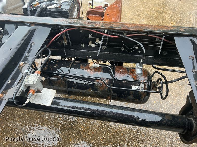 image for item MR9961 2012 UD Nissan UD2600  truck cab and chassis