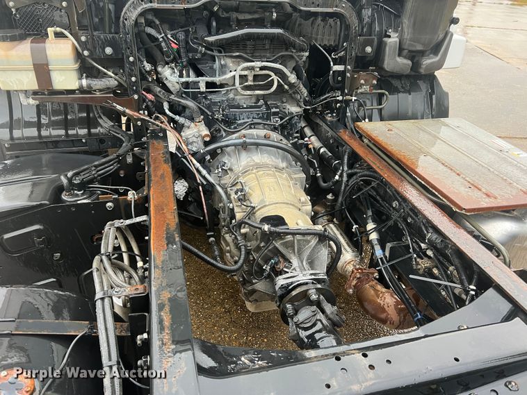 image for item MR9961 2012 UD Nissan UD2600  truck cab and chassis