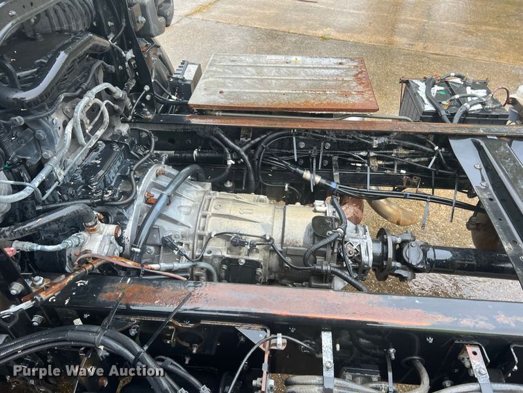 image for item MR9961 2012 UD Nissan UD2600  truck cab and chassis