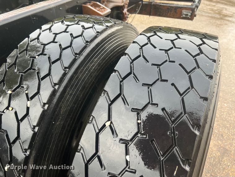 image for item MR9961 2012 UD Nissan UD2600  truck cab and chassis