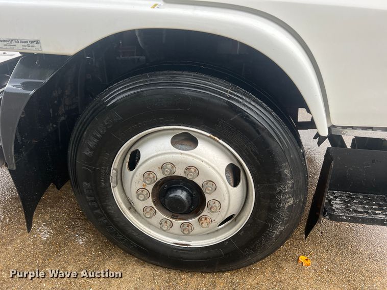 image for item MR9961 2012 UD Nissan UD2600  truck cab and chassis