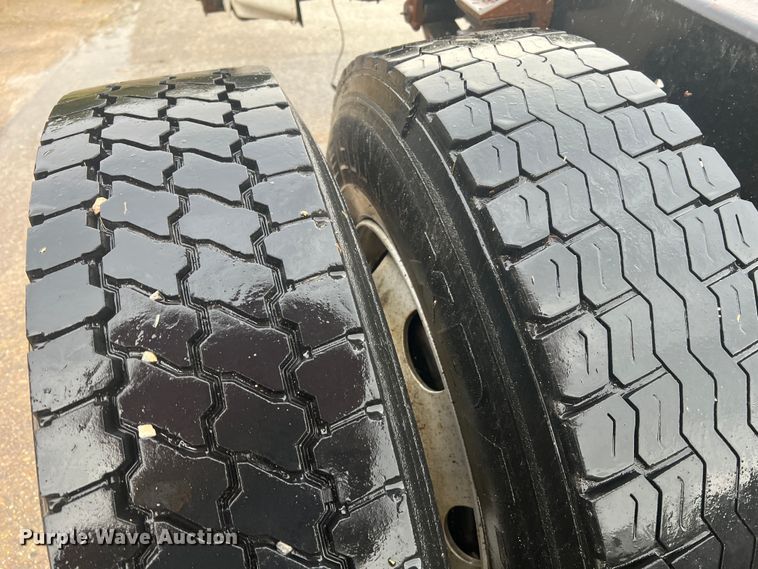 image for item MR9961 2012 UD Nissan UD2600  truck cab and chassis