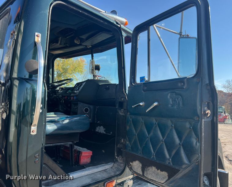 image for item MR9999 1984 Mack RWS788LST  semi truck