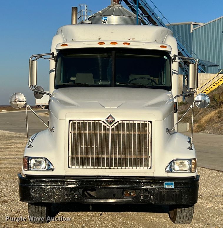 image for item MS9005 2007 International 9400i  semi truck