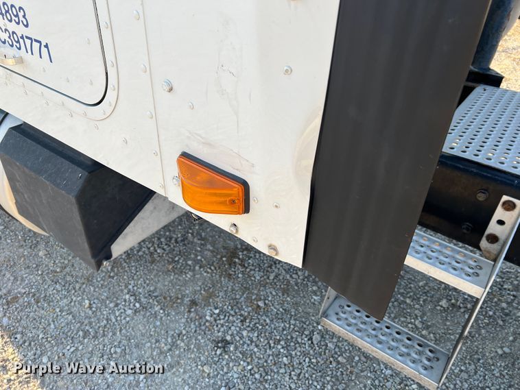 image for item MS9005 2007 International 9400i  semi truck