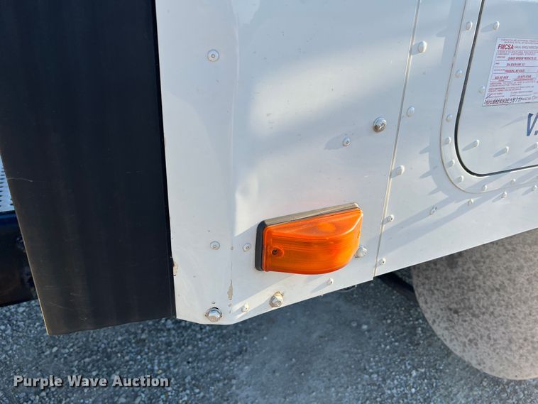 image for item MS9005 2007 International 9400i  semi truck