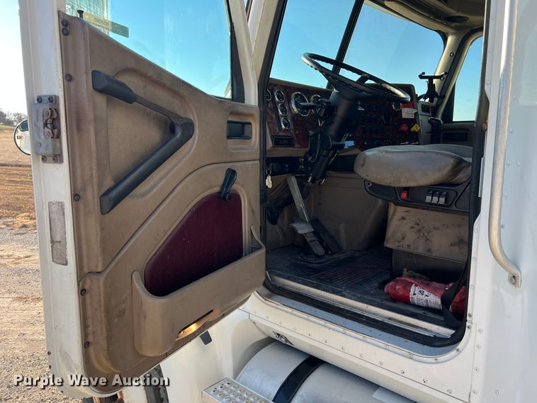 image for item MS9005 2007 International 9400i  semi truck