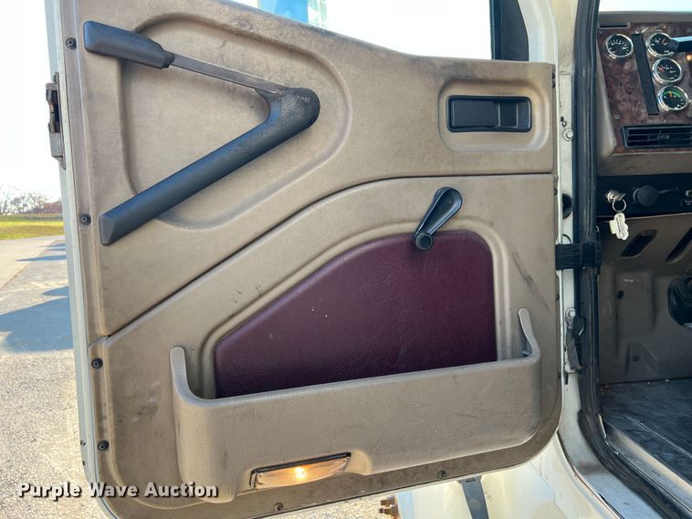 image for item MS9005 2007 International 9400i  semi truck