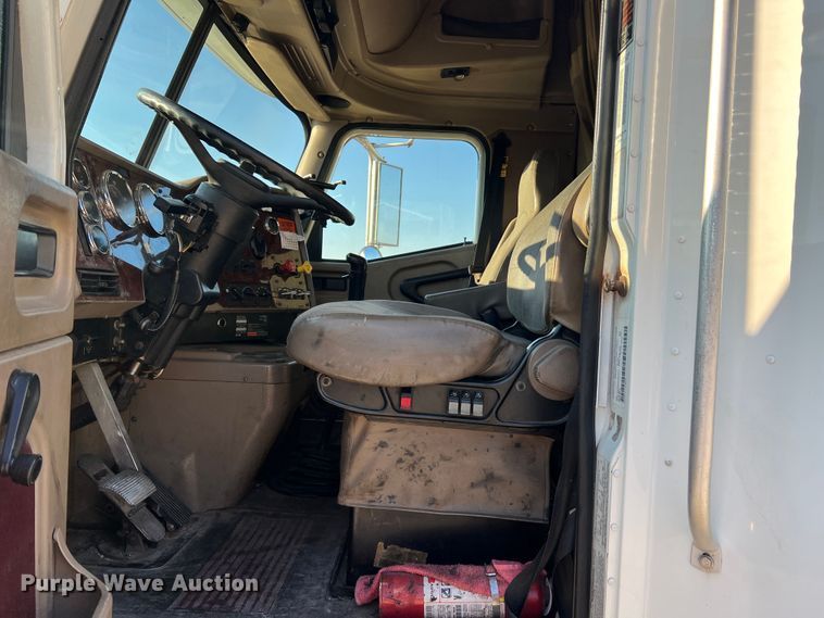 image for item MS9005 2007 International 9400i  semi truck